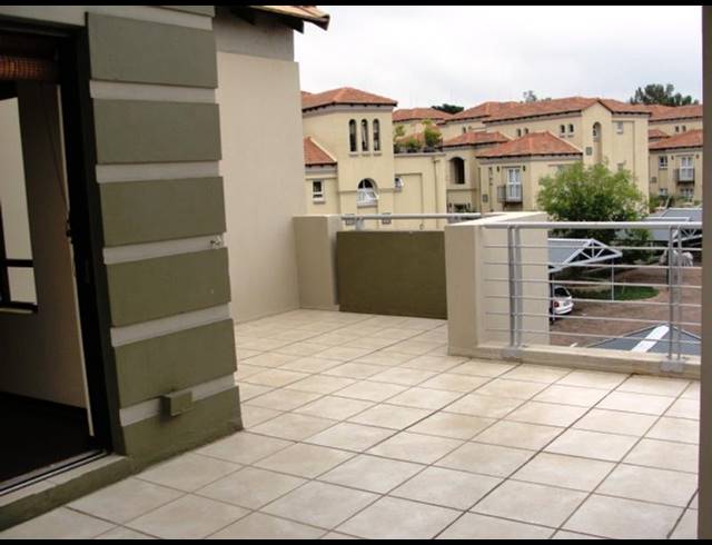 1 BEDROOM APARTMENT FOR SALE IN LONEHILL